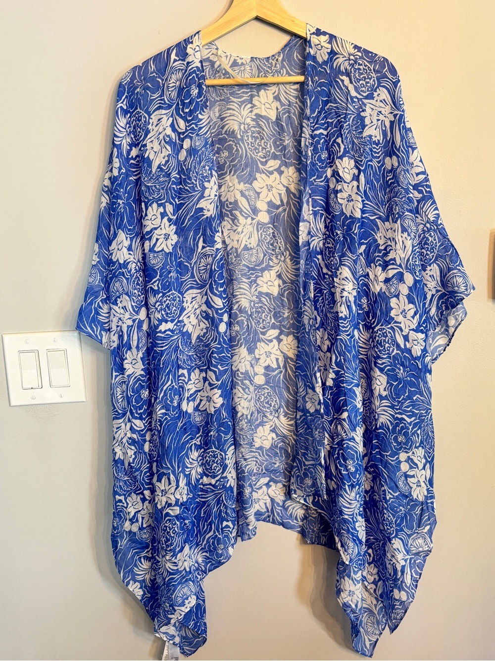 NWT Blue and White Floral Sheer Kimono Cardigan
